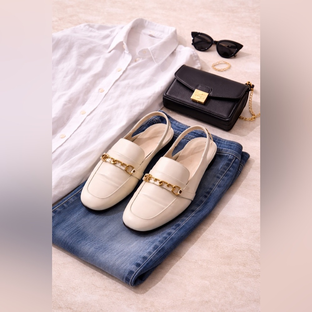Burberry White with Gold Chain Loafers
Size 38 - Picture 2 of 5